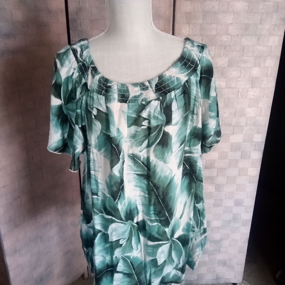 Established 1946 J/M Sportswear XL  Top with Palm Leave Print Made from "Rayon"